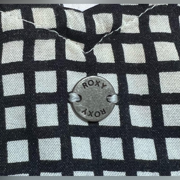 2/$20 Sale Roxy Romper - Picture 6 of 6